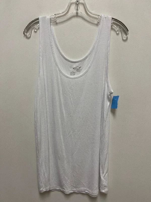 Top Sleeveless By Terra & Sky In White, Size: 1x